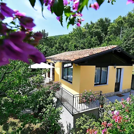 Holiday home Charming With Terrace And Garden