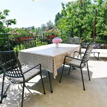 Holiday home Charming With Terrace And Garden