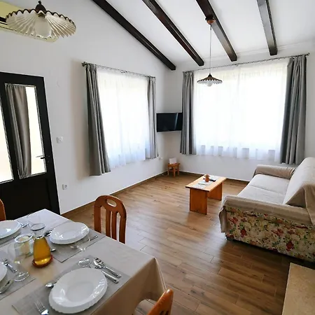 Charming With Terrace And Garden Holiday home Moscenicka Draga