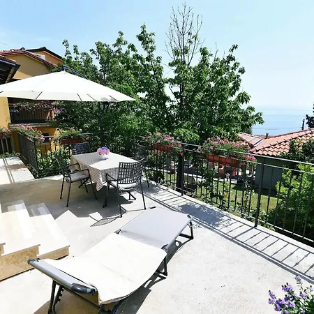 Holiday home Charming With Terrace And Garden